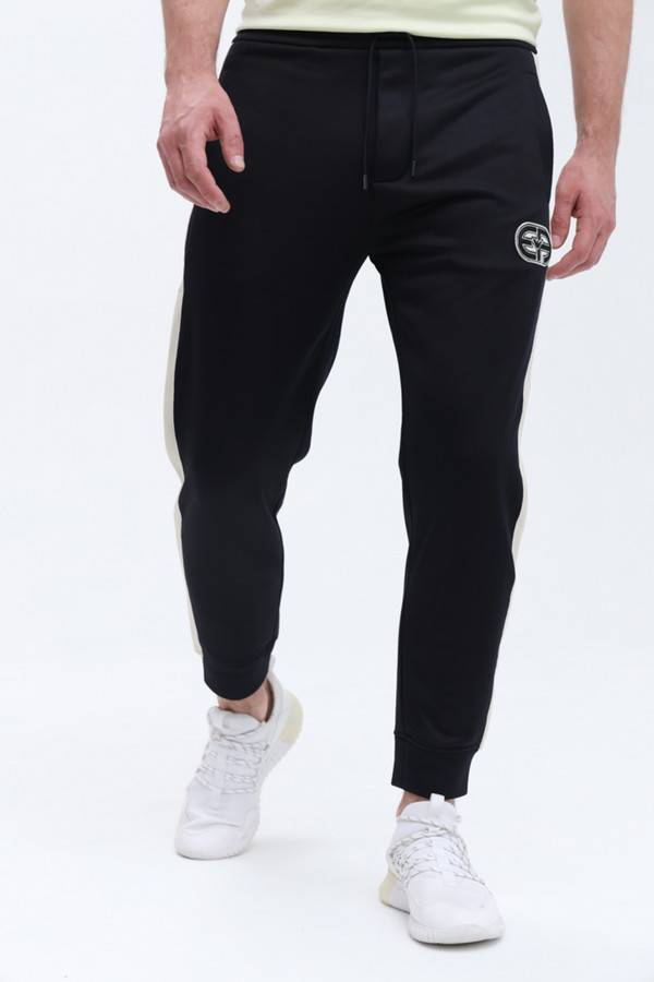 Спортивные брюки Emporio Armani черного цвета
