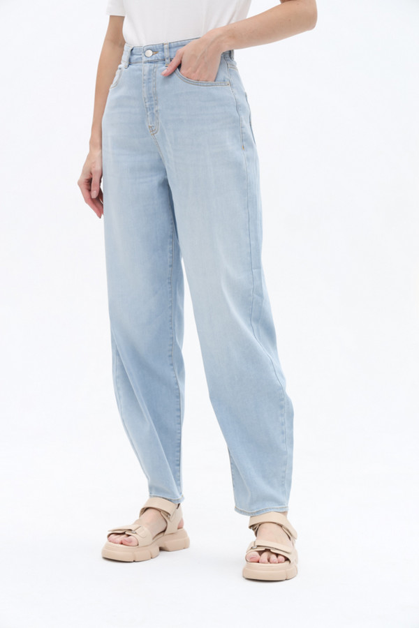 Модные джинсы Emporio Armani голубого цвета