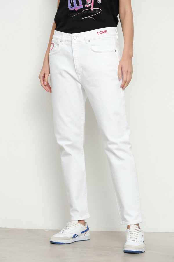 Модные джинсы Boss Black, размер 44(L32), цвет белый