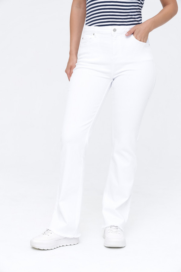 Модные джинсы Monari, размер 48, цвет белый