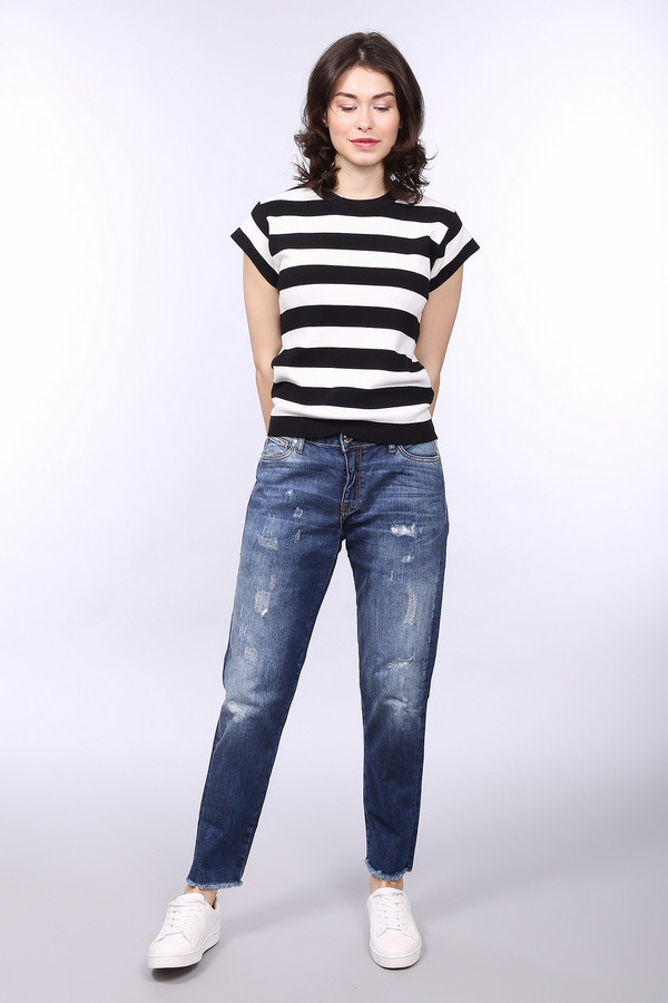 Premium Photo  Jeans shorts on the store shelf. fashionable
