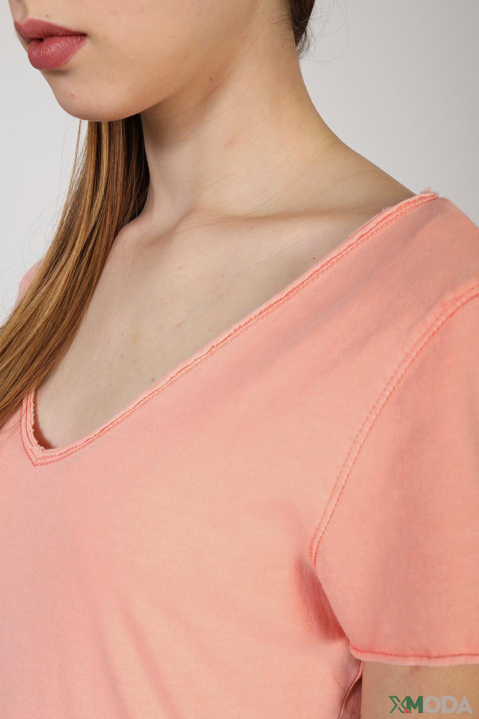 Футболка QS женская персиковая с V-образным вырезом