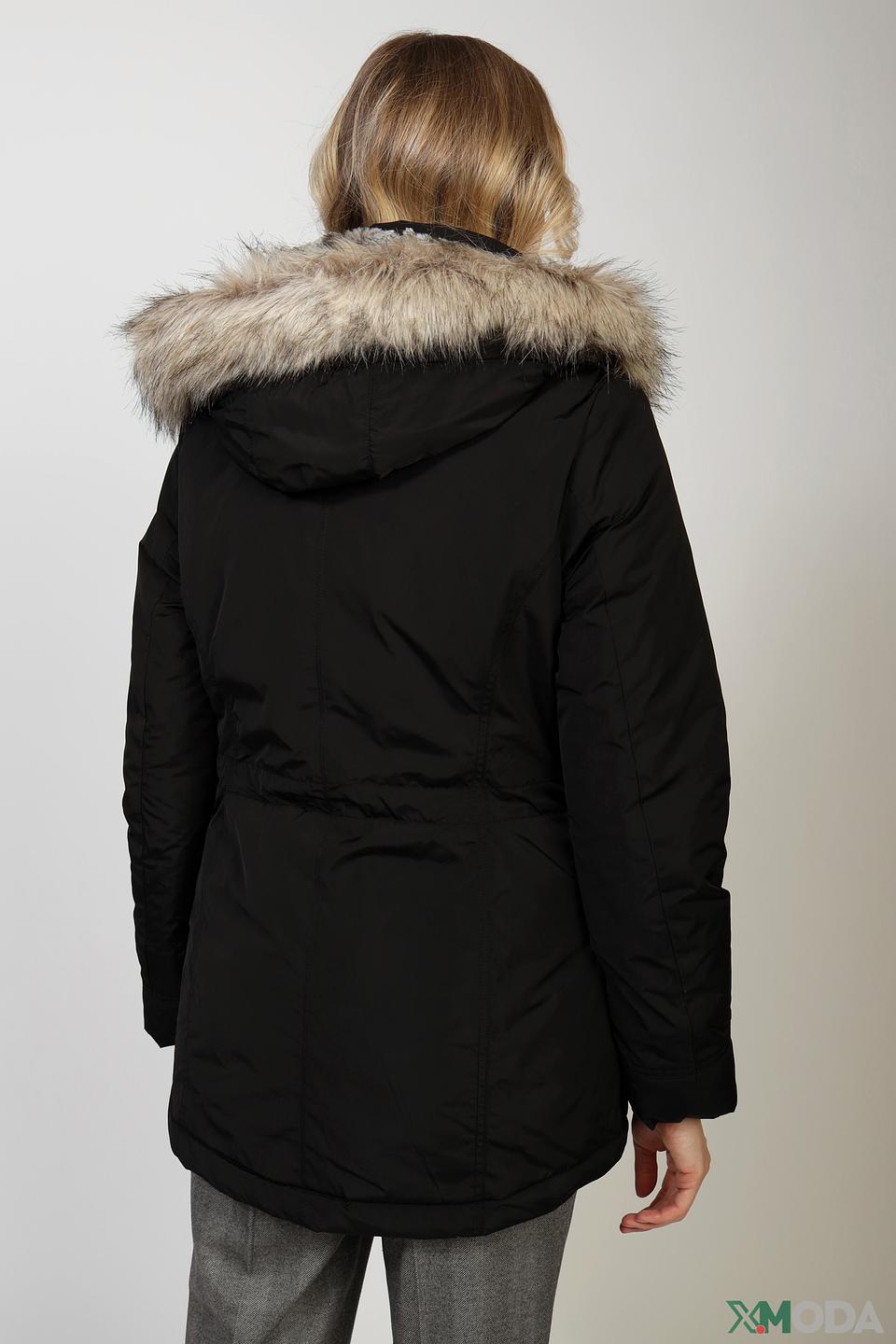 Куртка District чёрная с мехом