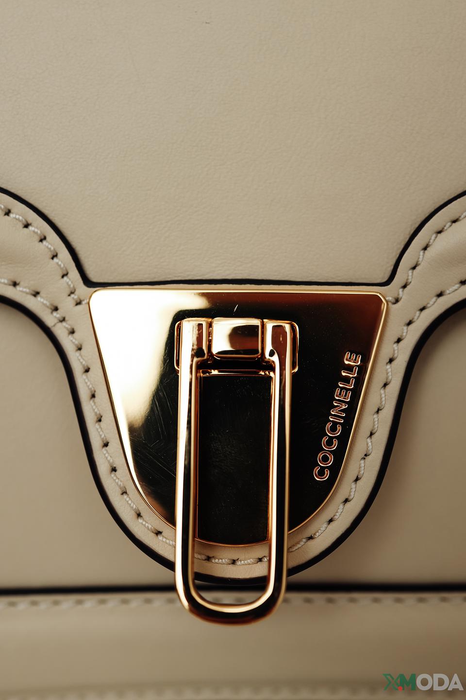 Сумка Coccinelle женская бежевая