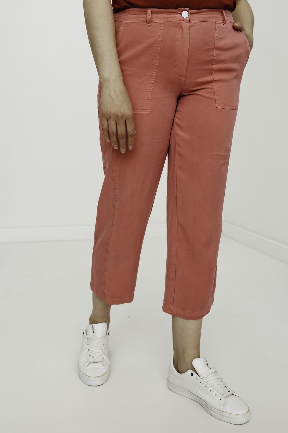 Брюки Lebek укороченные с накладными карманами кораллового цвета
