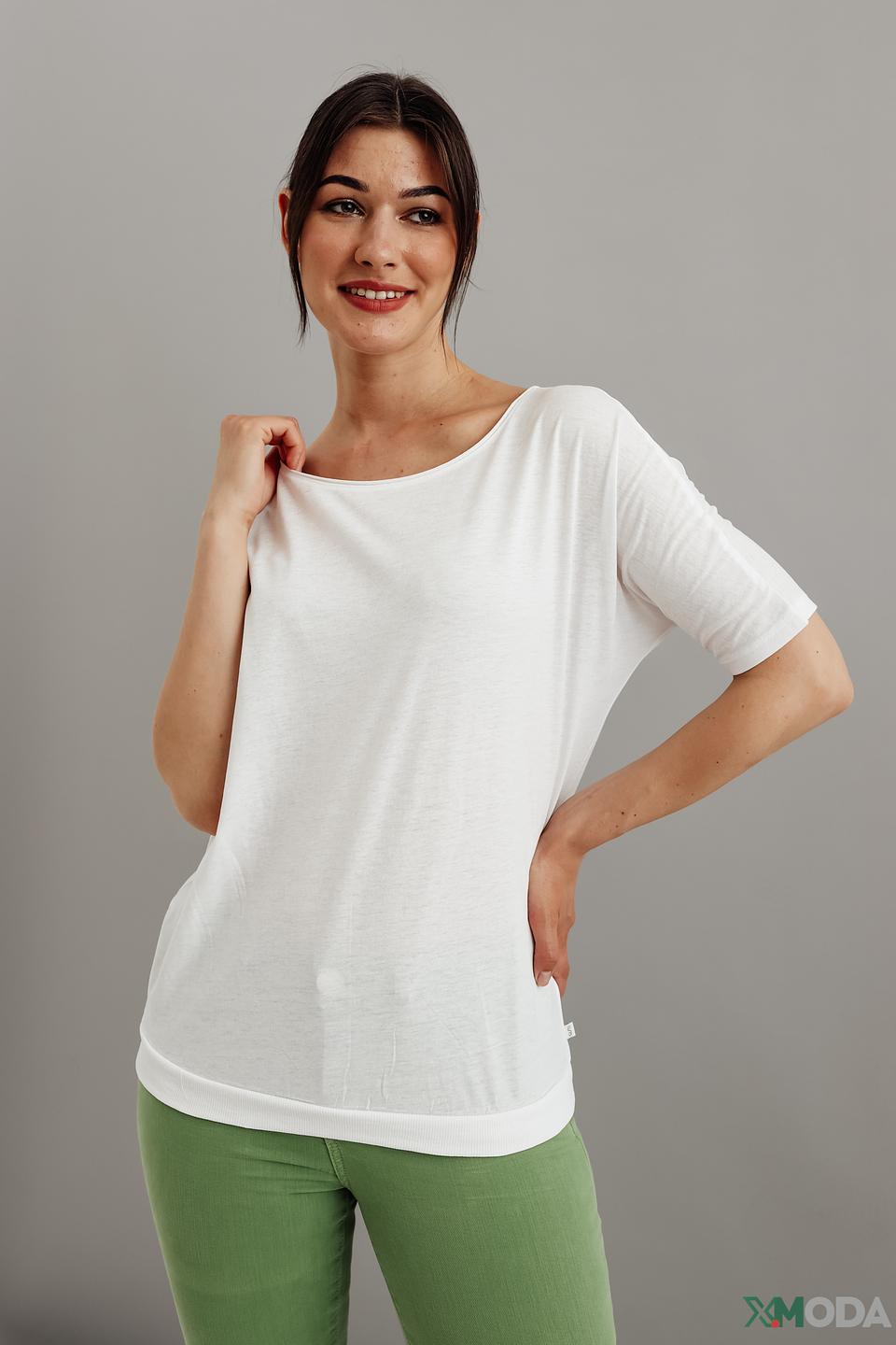 Футболка QS женская белая с вырезом