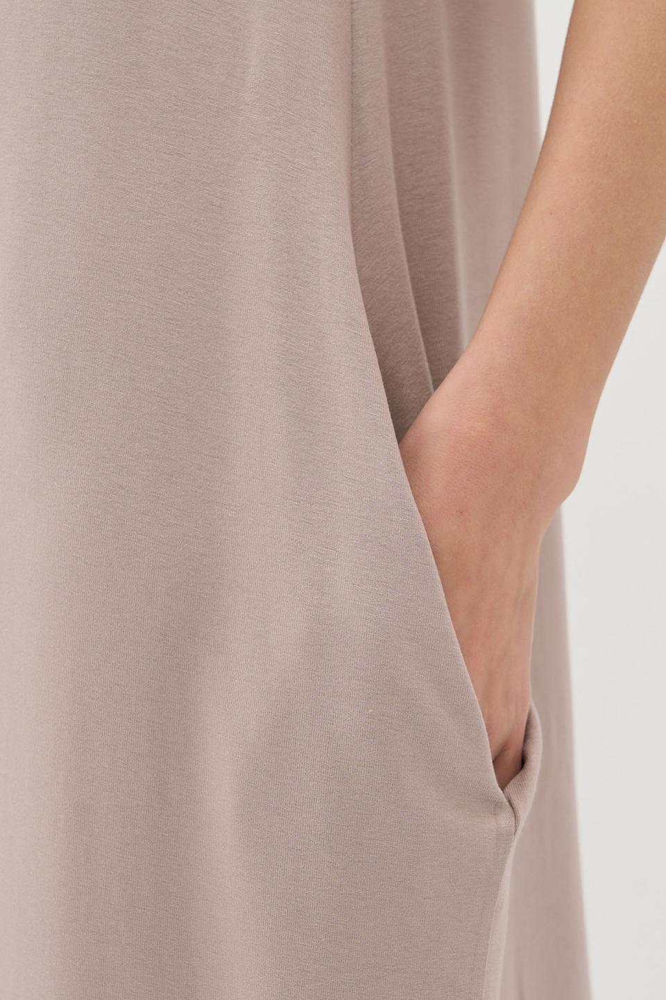 Платье VAY на бретелях бежевое