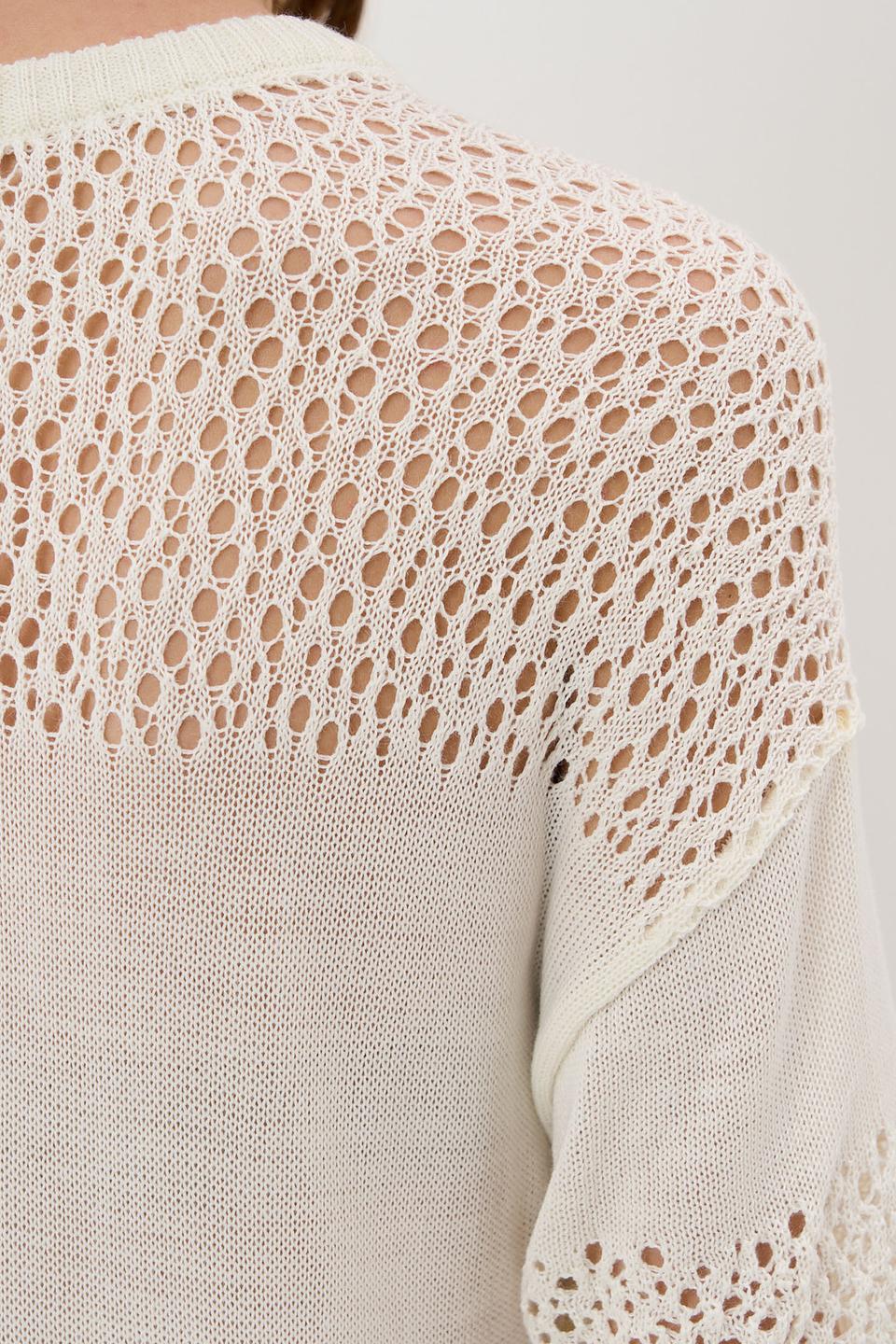 Джемпер VAY с ажурными рукавами белый