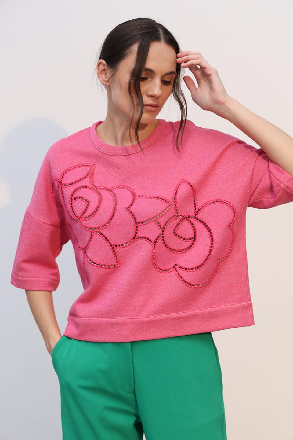 Пуловер Tricot Chic с цветами розовый