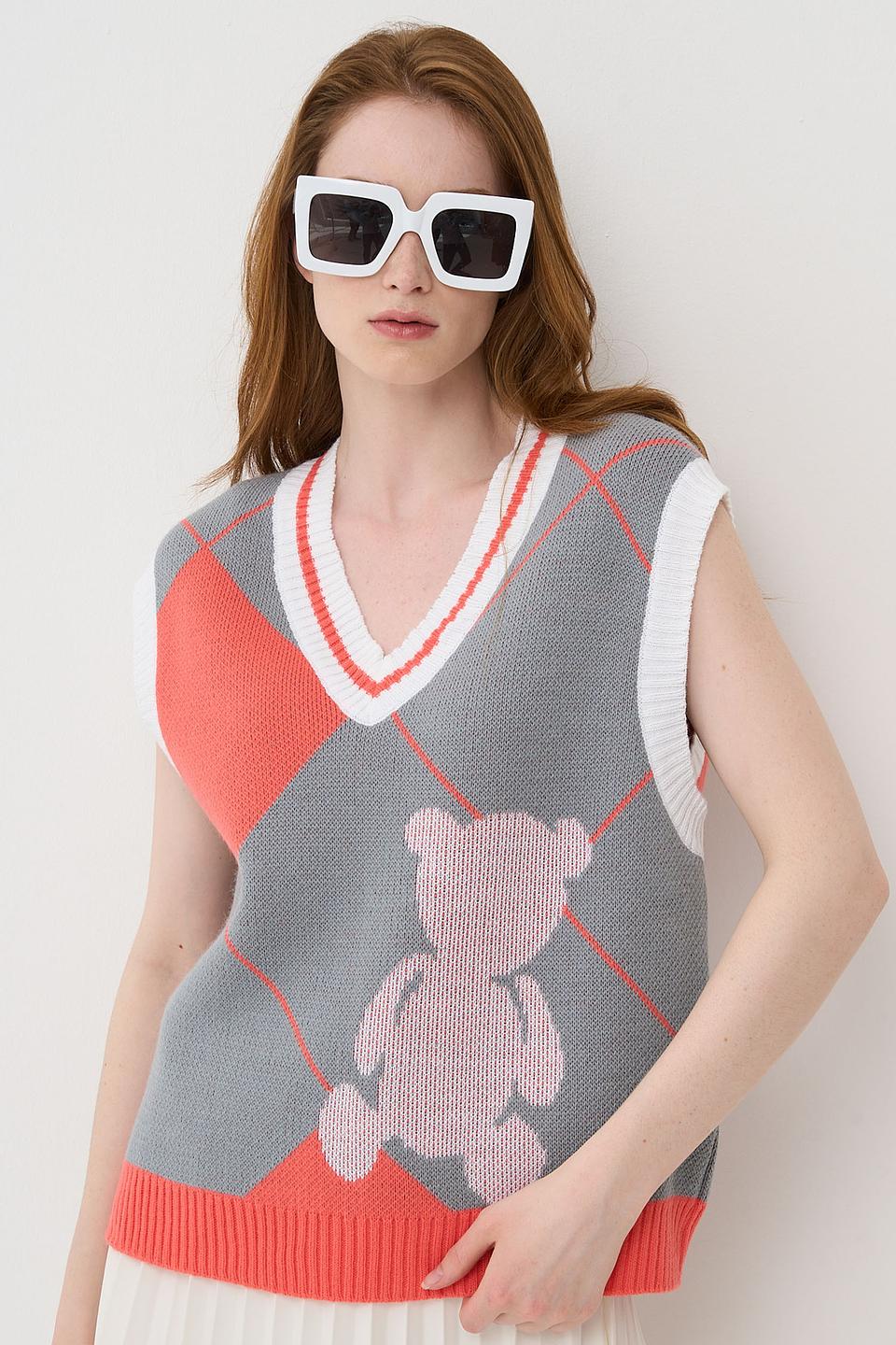 Жилет BE YOU с медведем