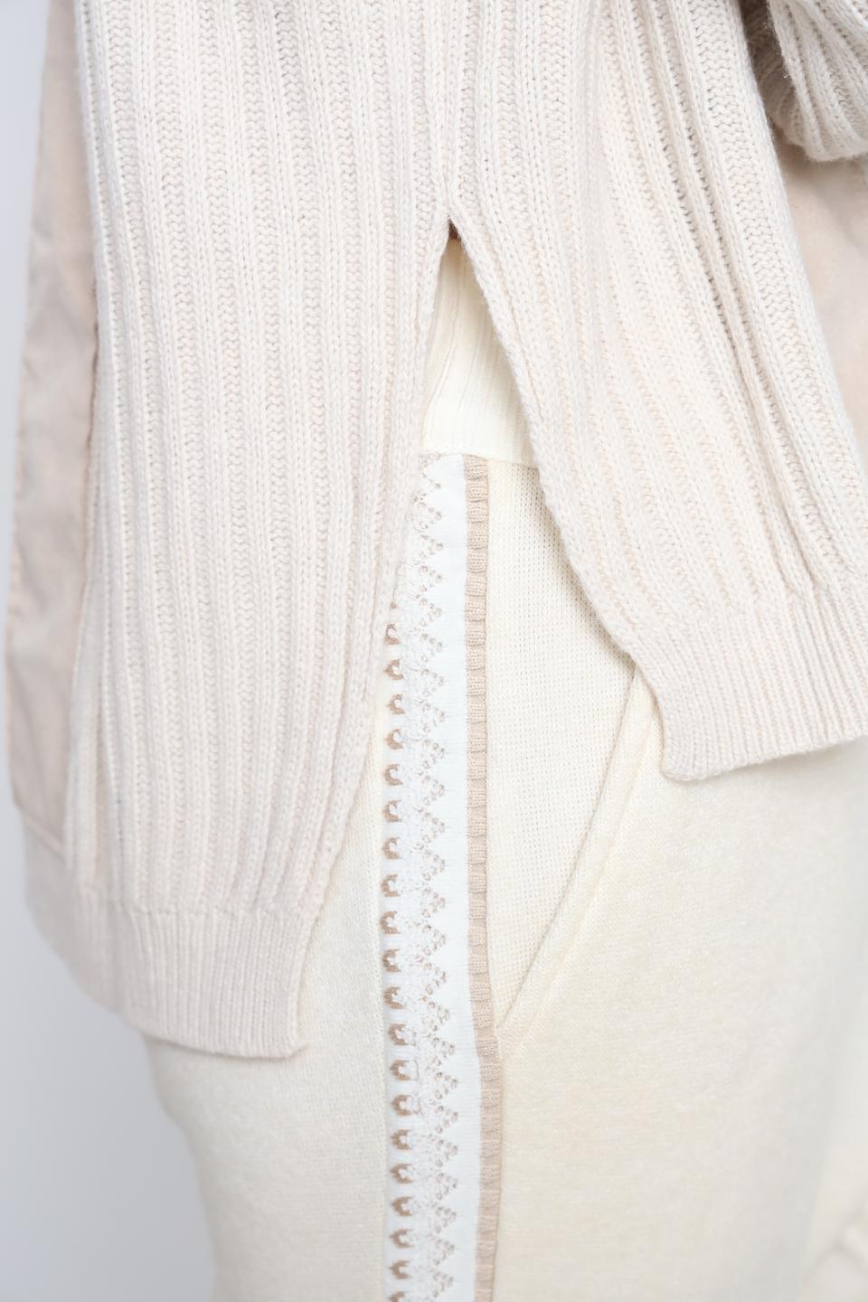 Джемпер Tricot Chic с косами бежевый