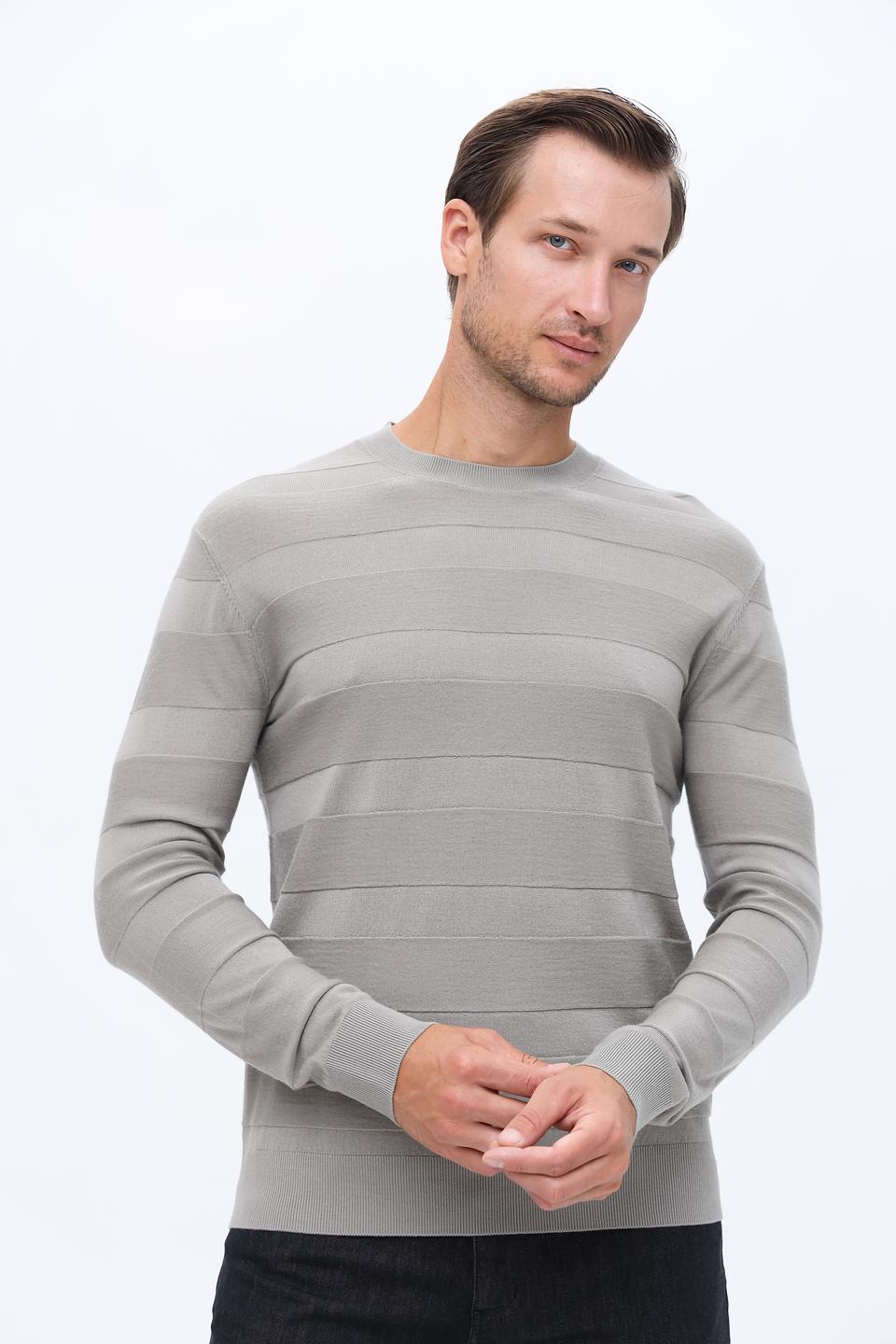 Джемпер Emporio Armani серый в полоску