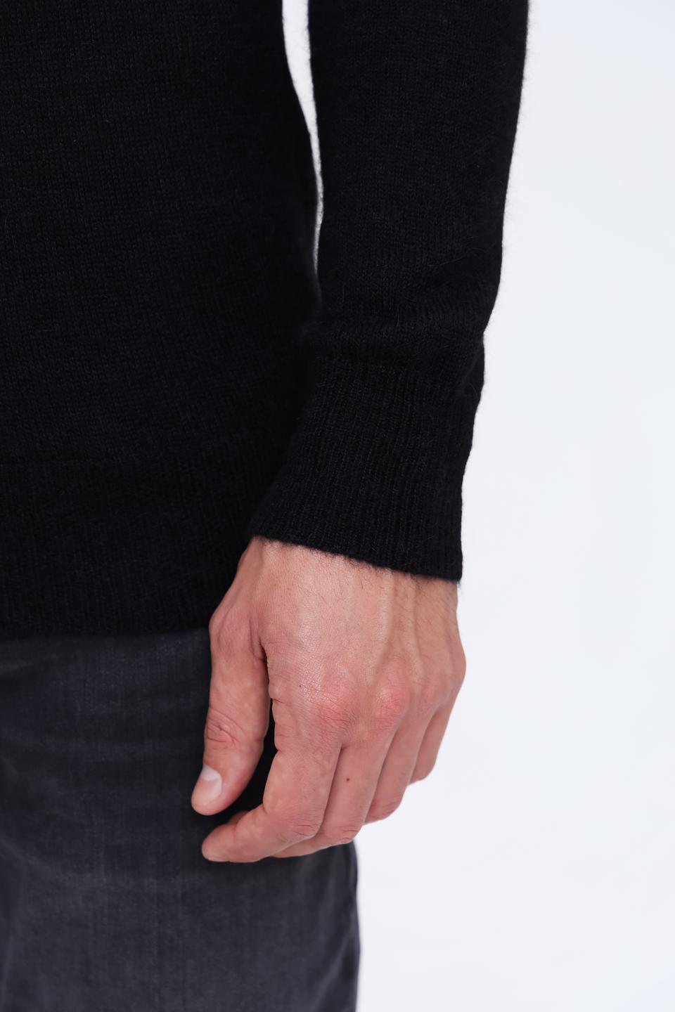 Джемпер Strellson V-образный чёрный