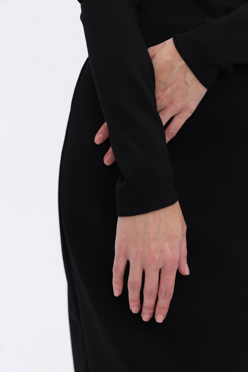 Платье Hugo черное с вырезом