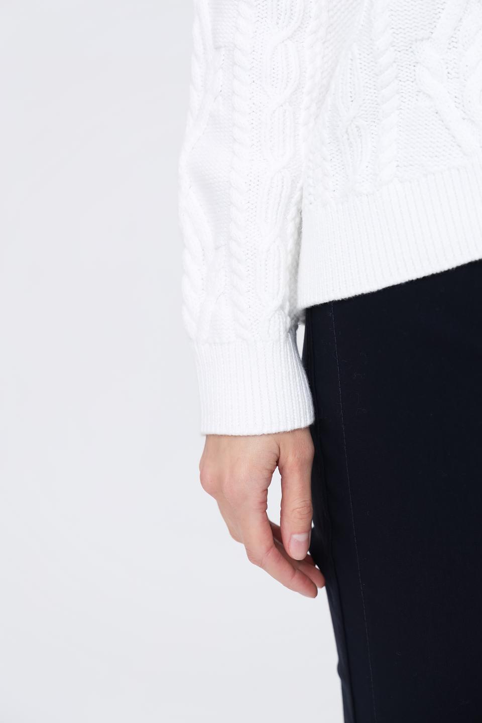 Пуловер Oui женский белый с косами