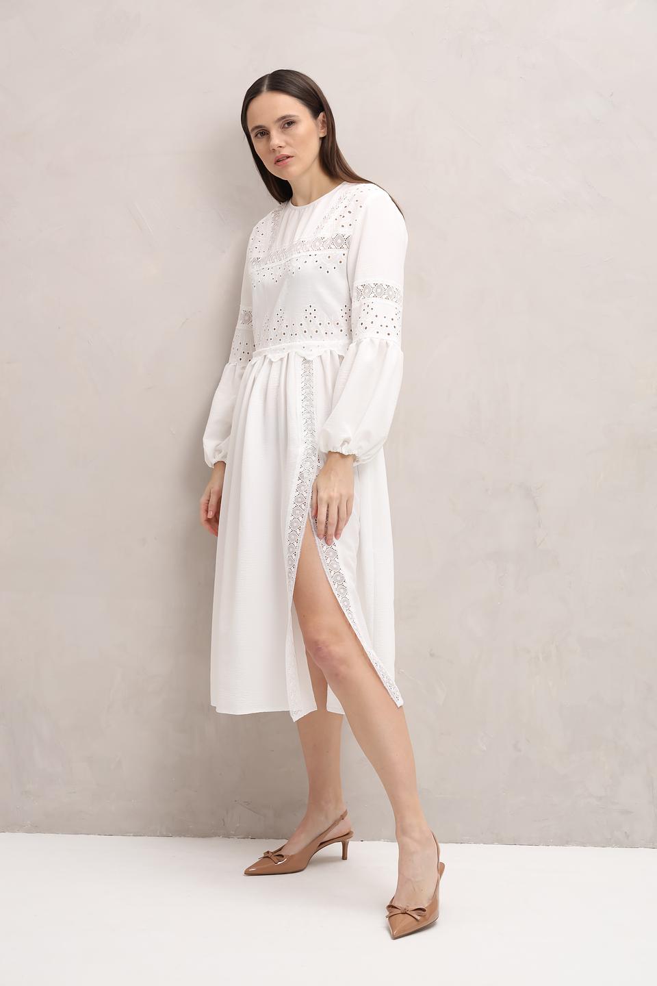 Платье Beatris с вышивкой белый