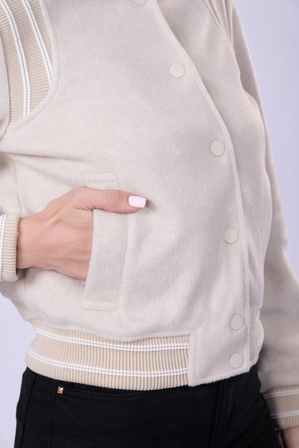 Куртка Guess женская бежевая