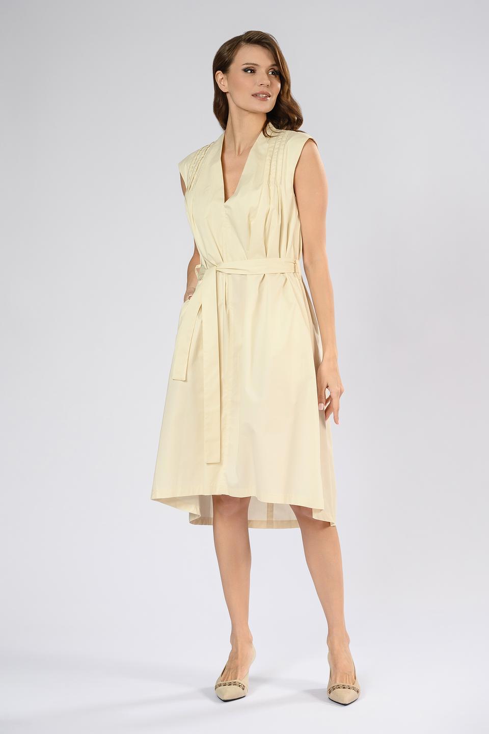 Платье Tricot Chic бежевое с запахом