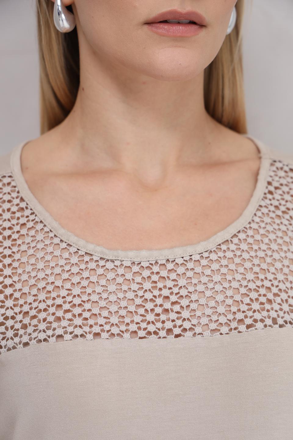 Футболка Broadway бежевого цвета с кружевом
