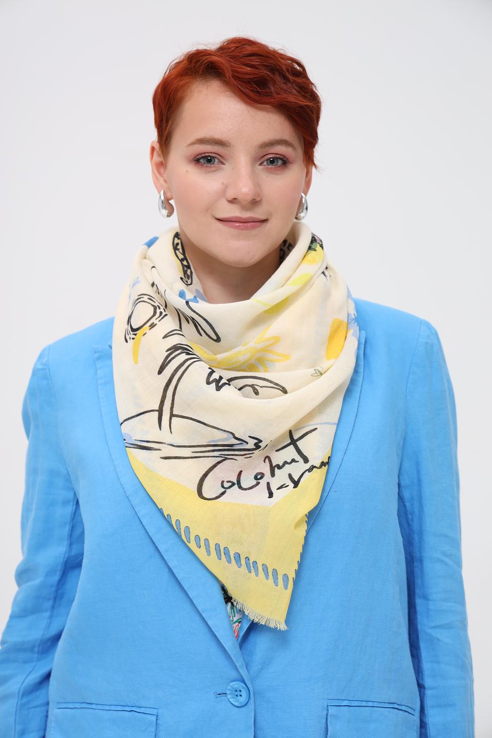 Платок Oui с вышивкой жёлтый