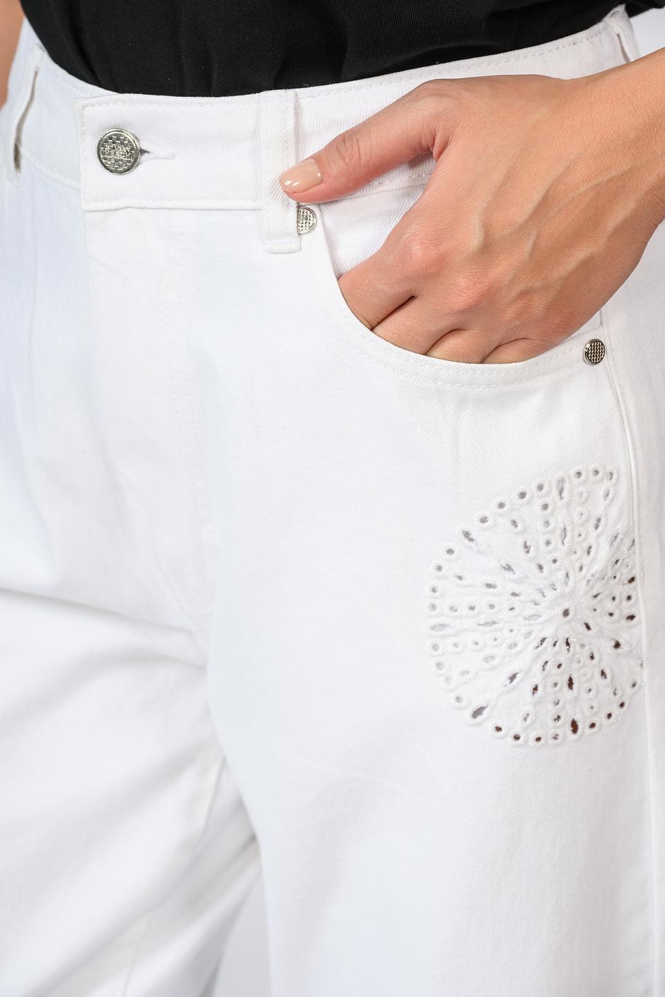 Брюки Silvian Heach белые с вышивкой