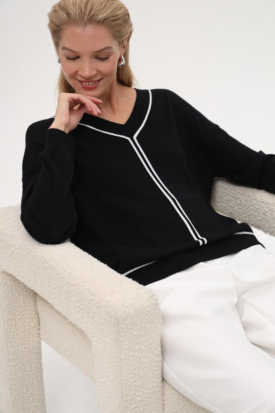 Пуловер Marc Cain с V-образным вырезом чёрный