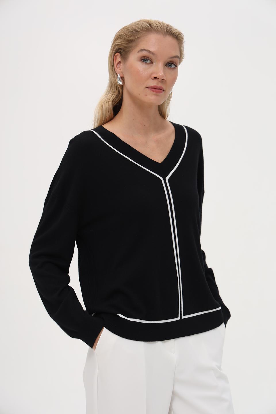 Пуловер Marc Cain с V-образным вырезом чёрный