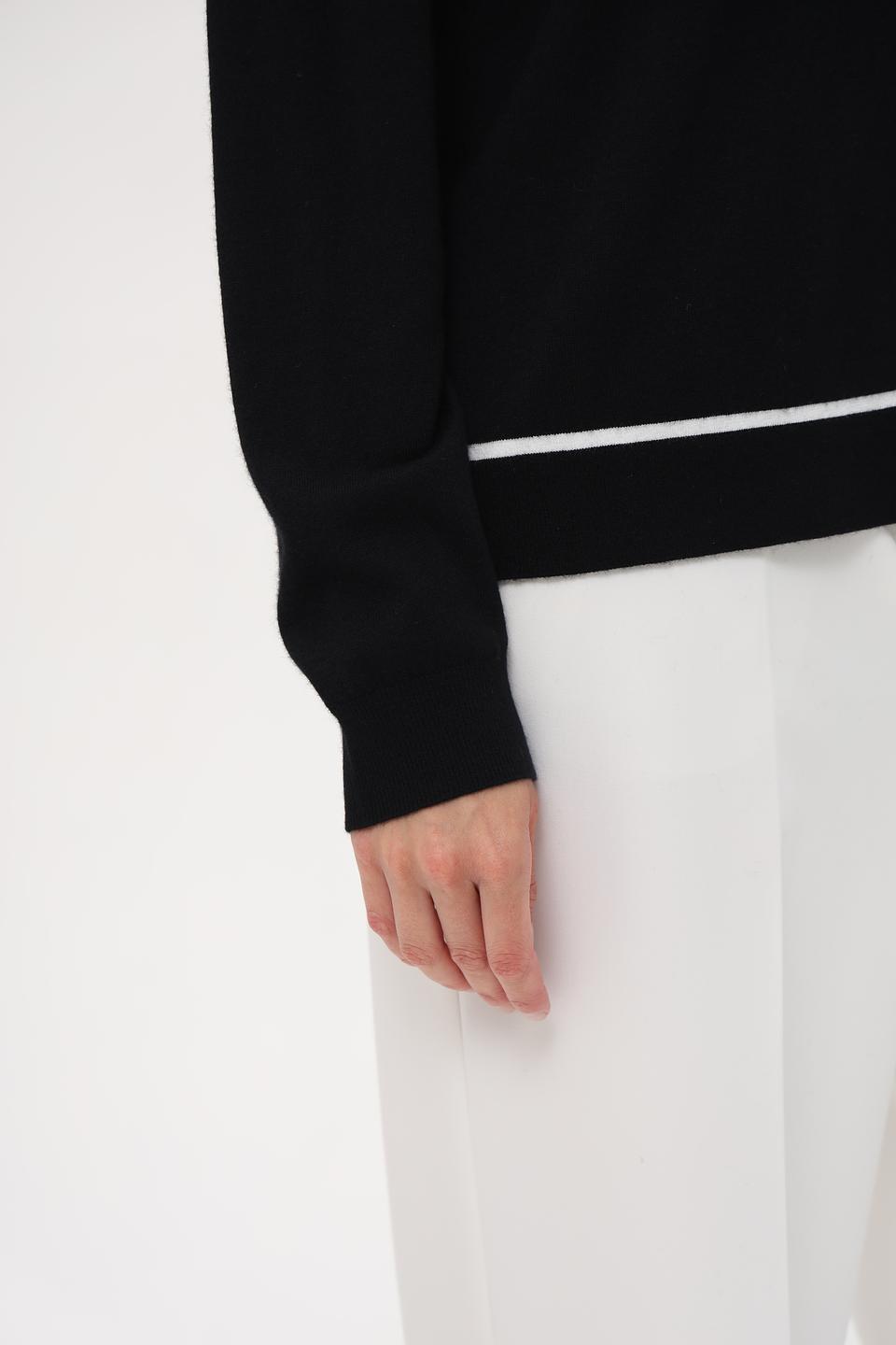 Пуловер Marc Cain с V-образным вырезом чёрный