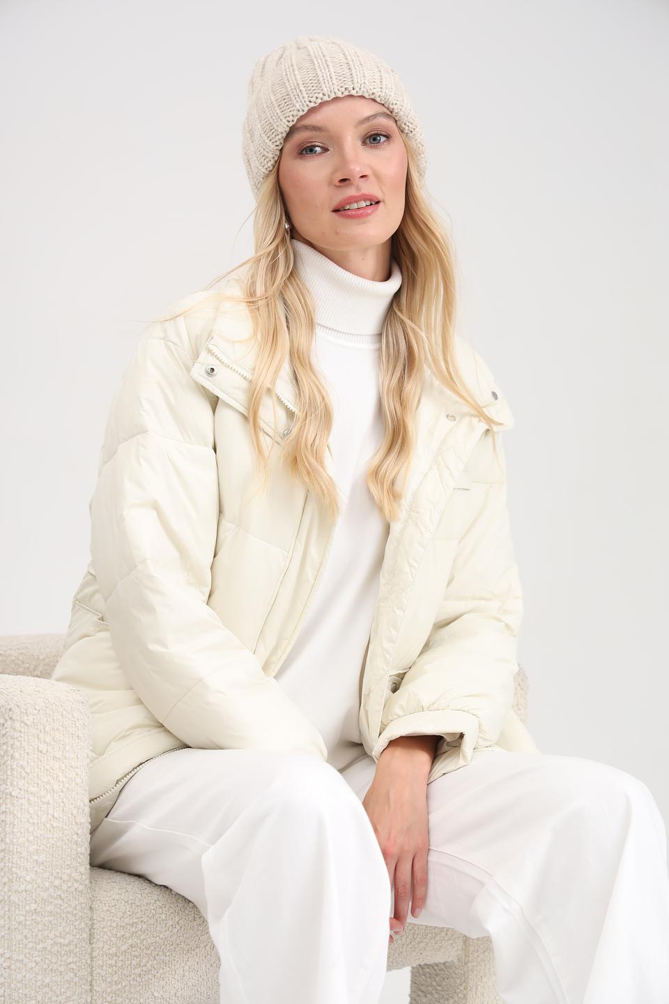 Шапка Adel вязаная бежевая