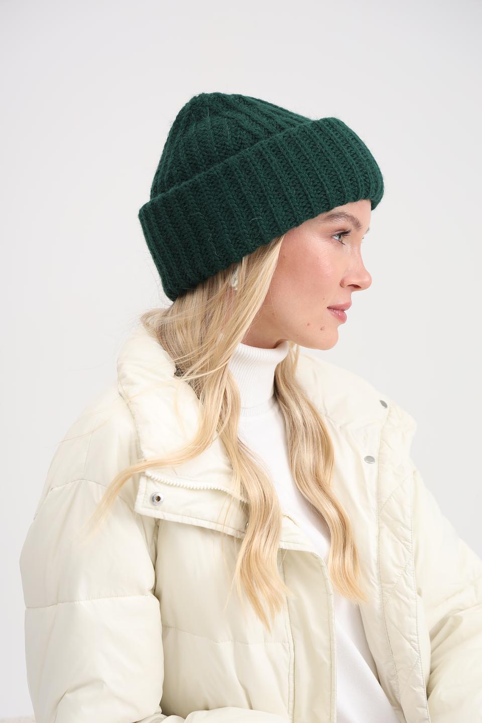 Шапка Adel вязаная зелёная