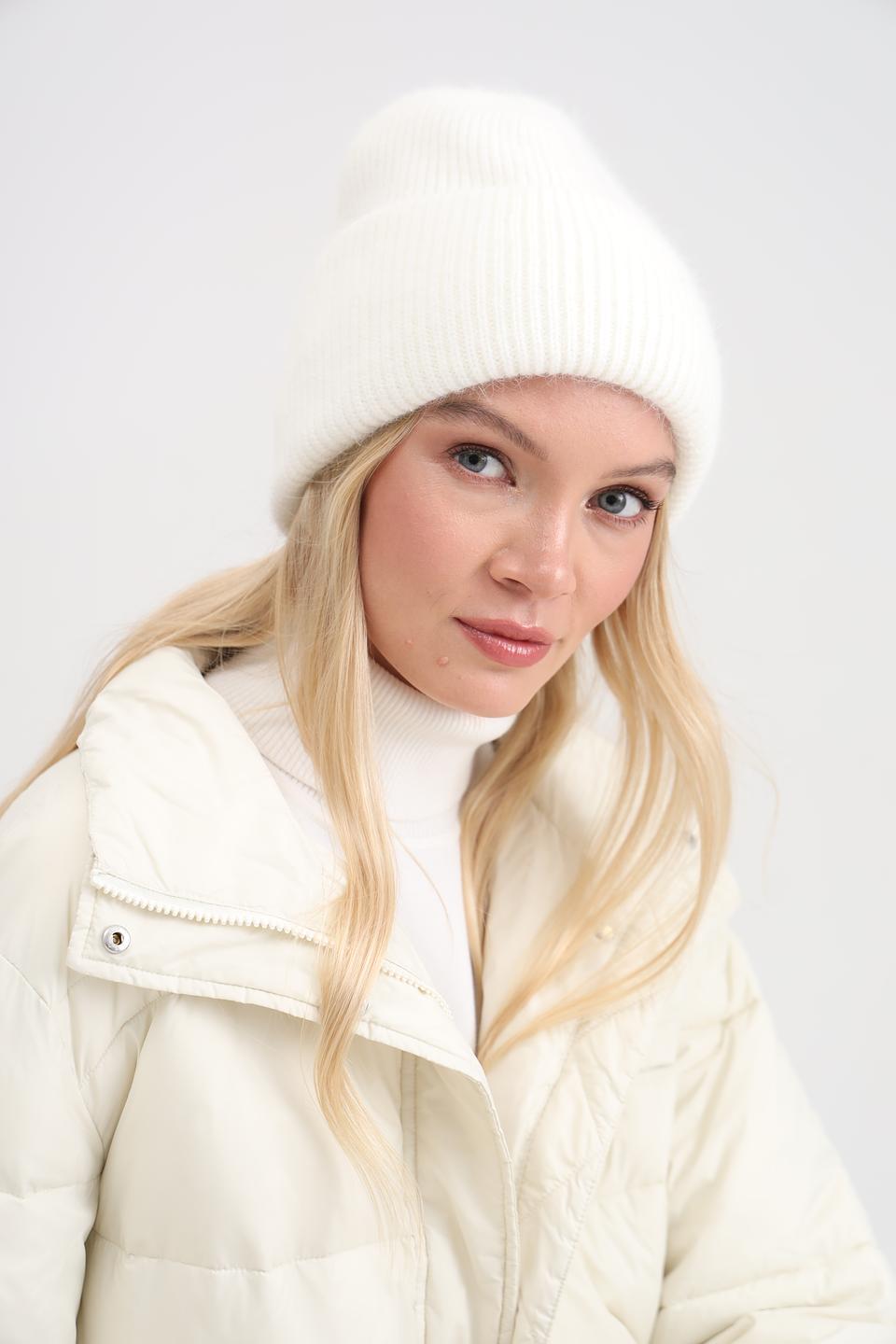 Шапка Adel вязаная белая