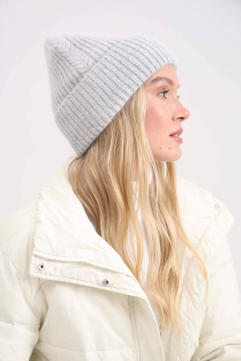 Шапка Adel вязаная серая