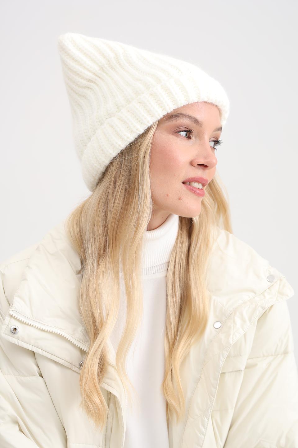 Шапка Adel вязаная белая