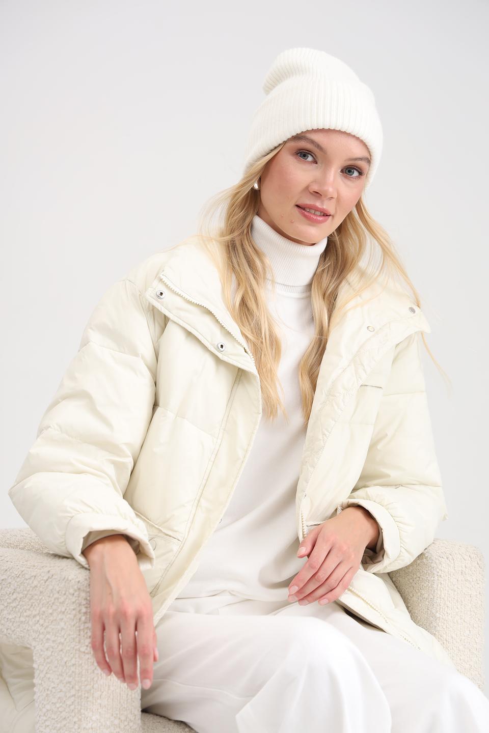 Шапка Adel вязаная белая