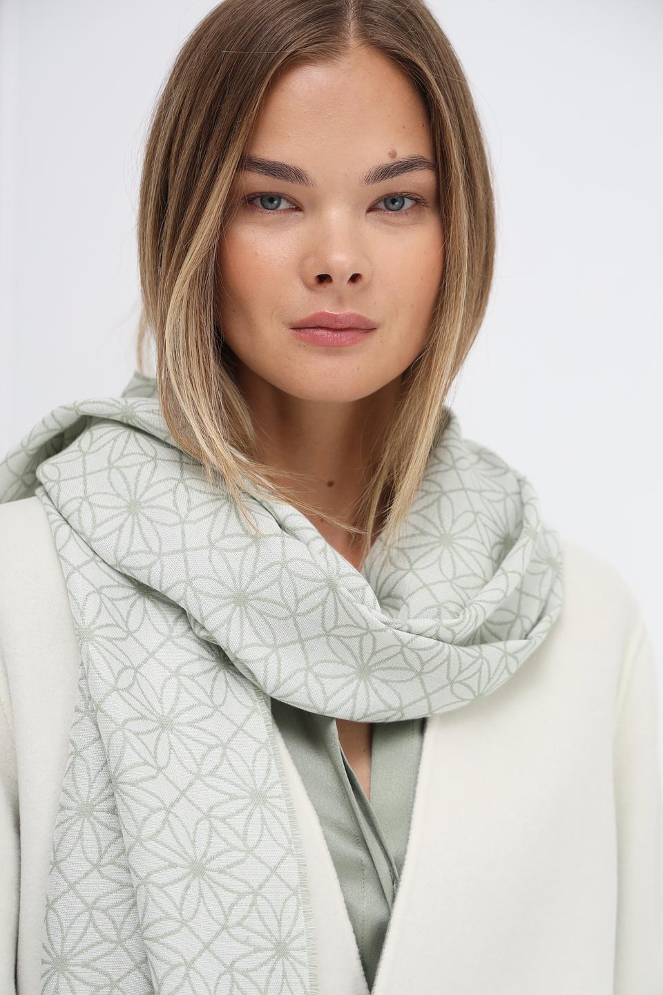 Шарф Marc Cain с геометрическим рисунком