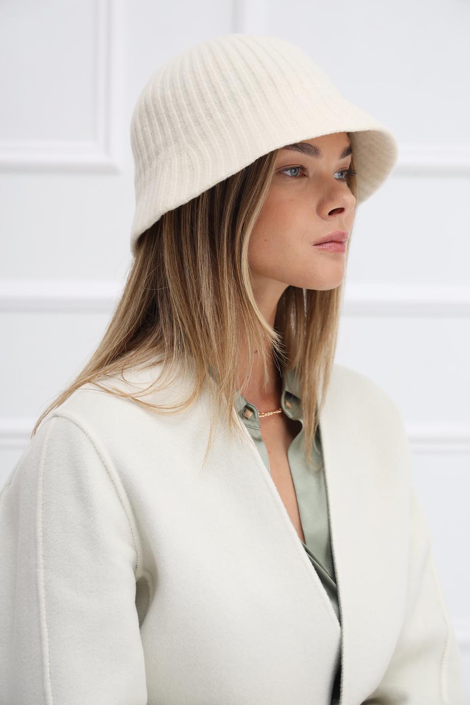 Шапка Marc Cain вязаная бежевая