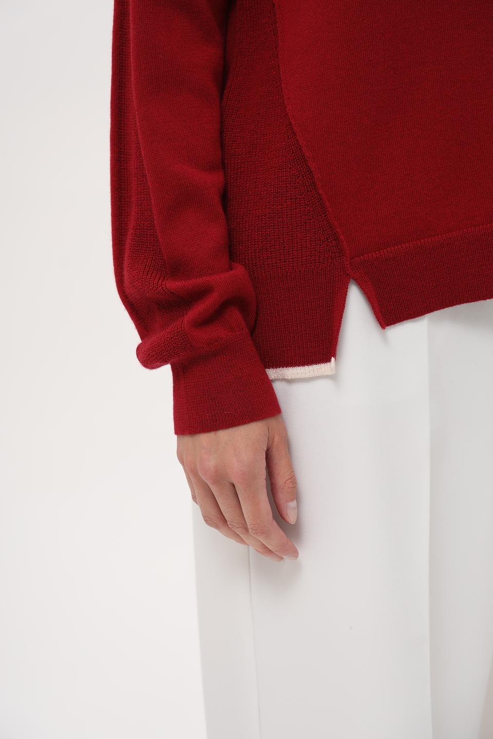 Пуловер Pezzo винного цвета с V-образным вырезом