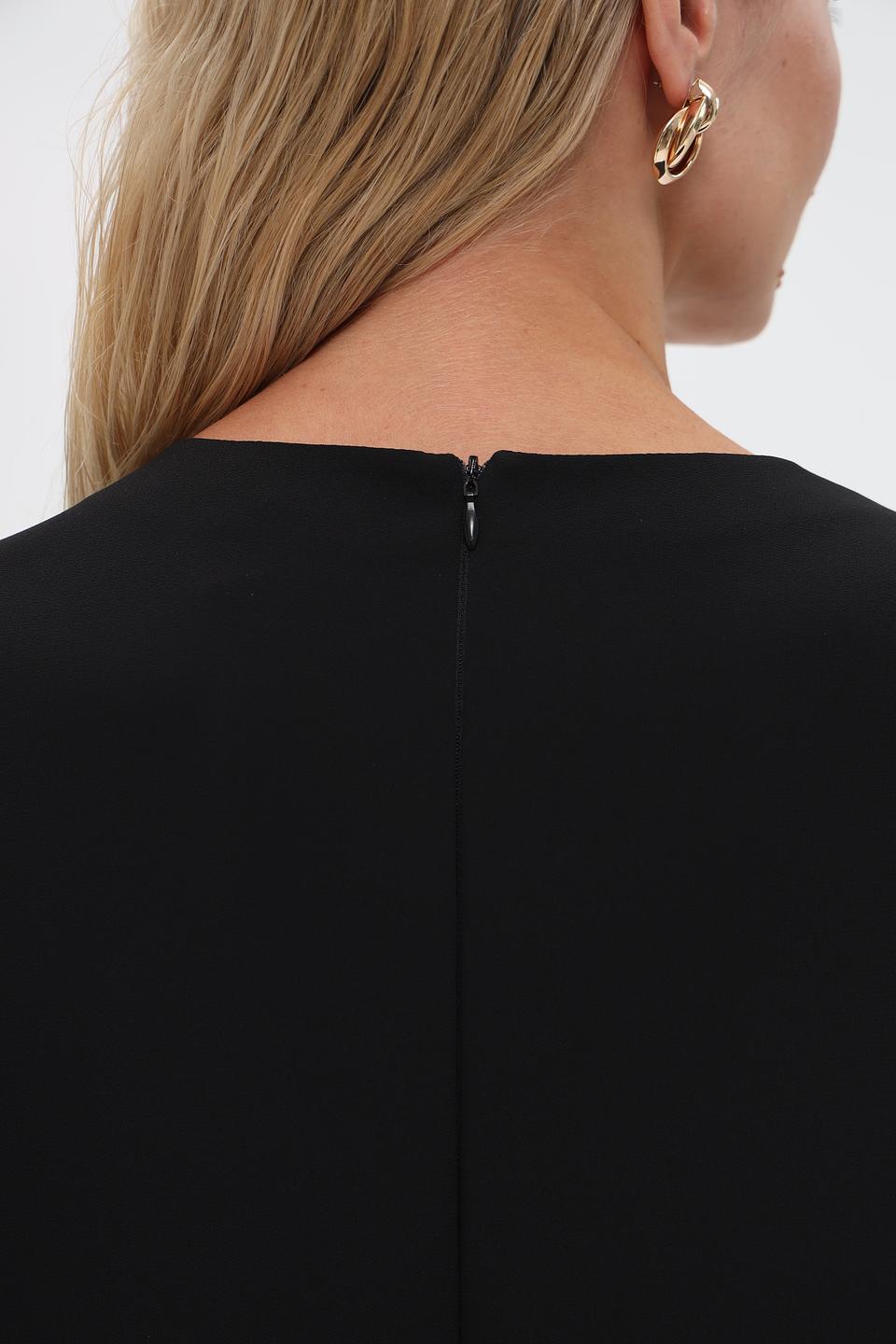 Платье Pezzo чёрное с вырезом