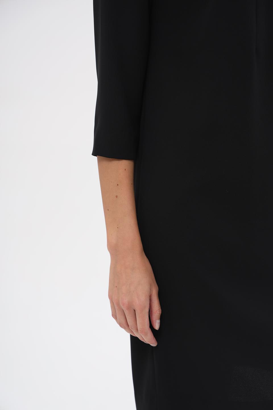 Платье Pezzo чёрное с вырезом