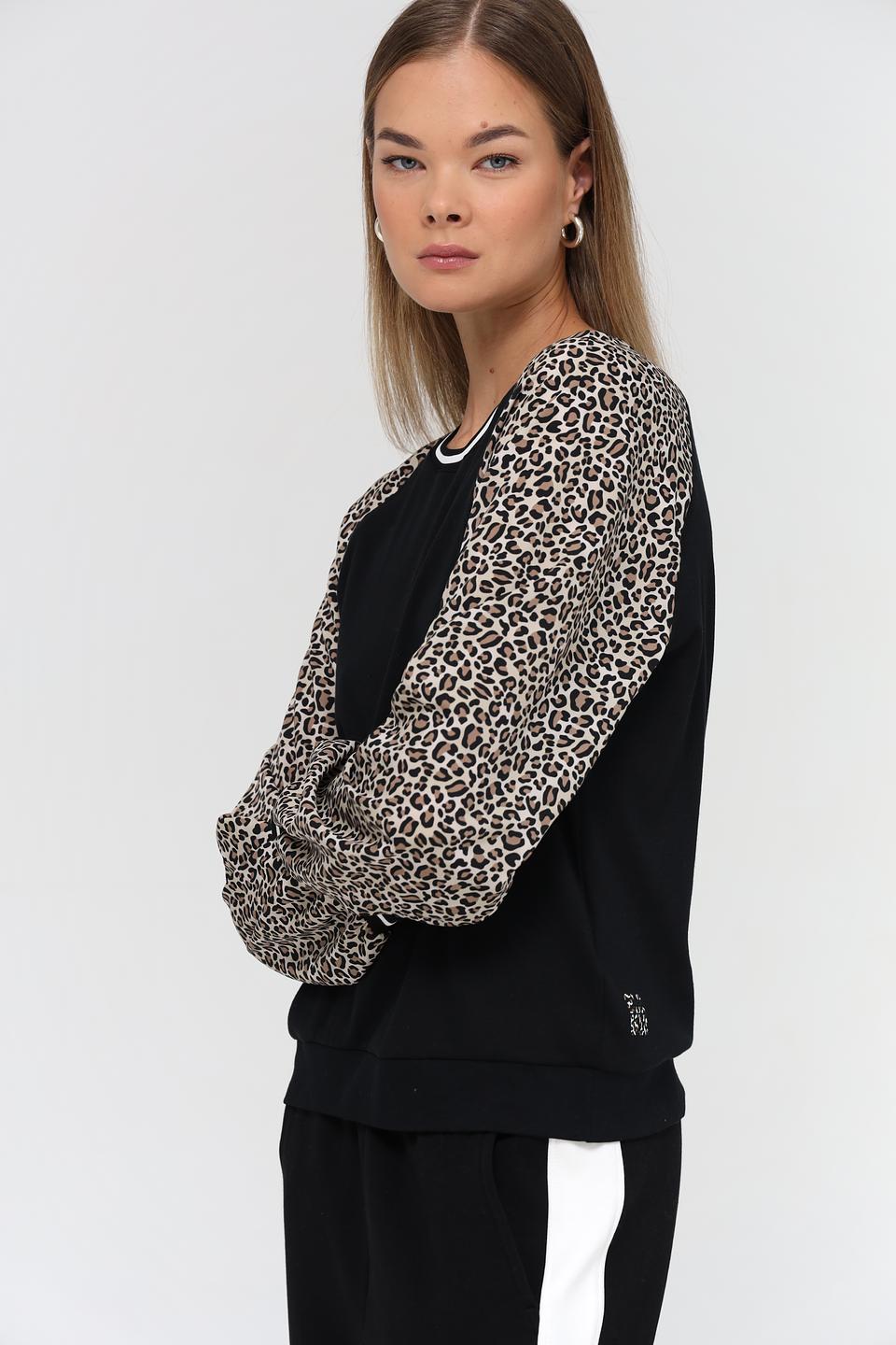 Пуловер Marc Cain с леопардовыми рукавами