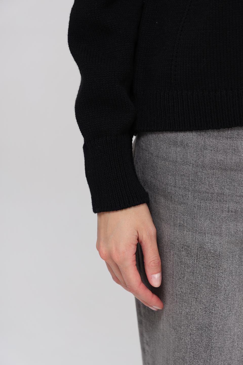 Пуловер Monari с буквой M