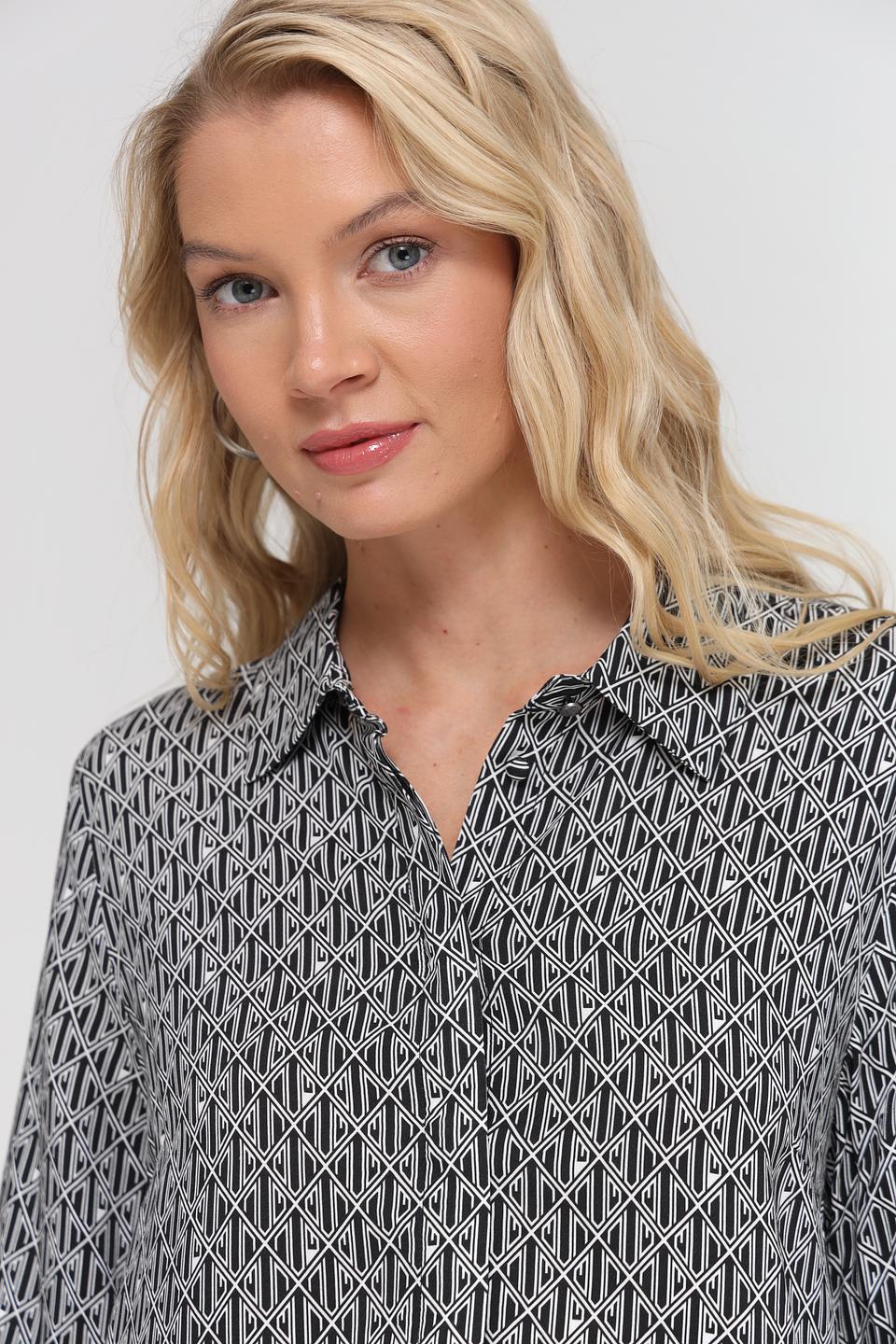 Блуза UNQ с геометрическим принтом