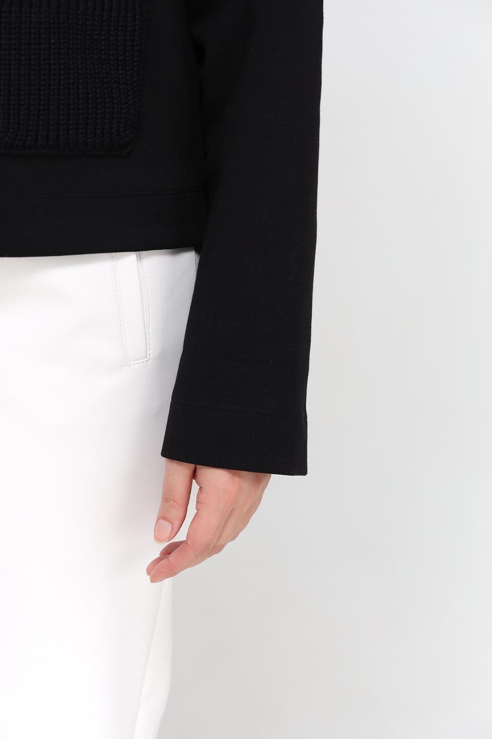 Пуловер Margittes чёрный с карманом