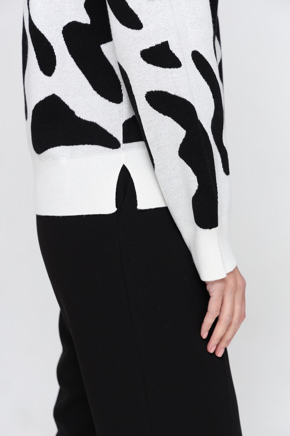 Пуловер UNQ с абстрактным рисунком
