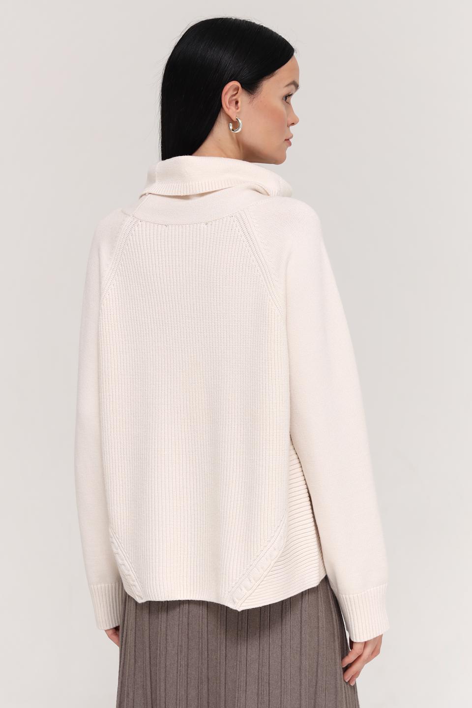 Пуловер Oui с воротником-стойкой кремовый