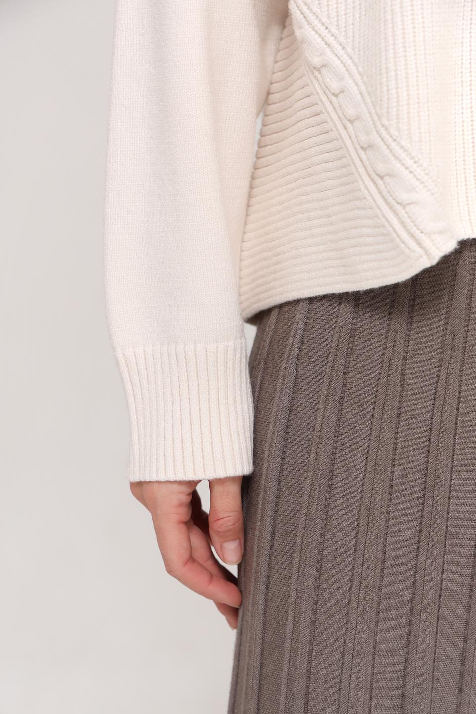 Пуловер Oui с воротником-стойкой кремовый