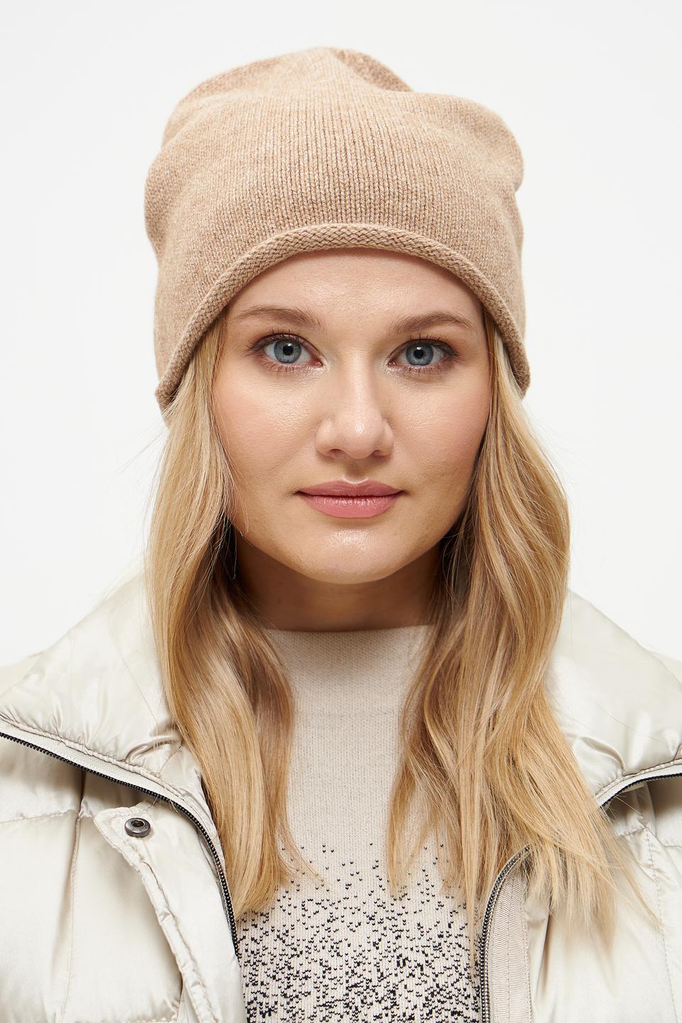 Шапка Oui вязаная бежевая