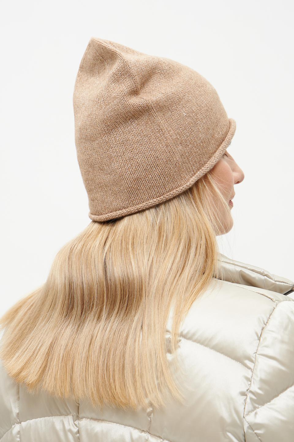 Шапка Oui вязаная бежевая