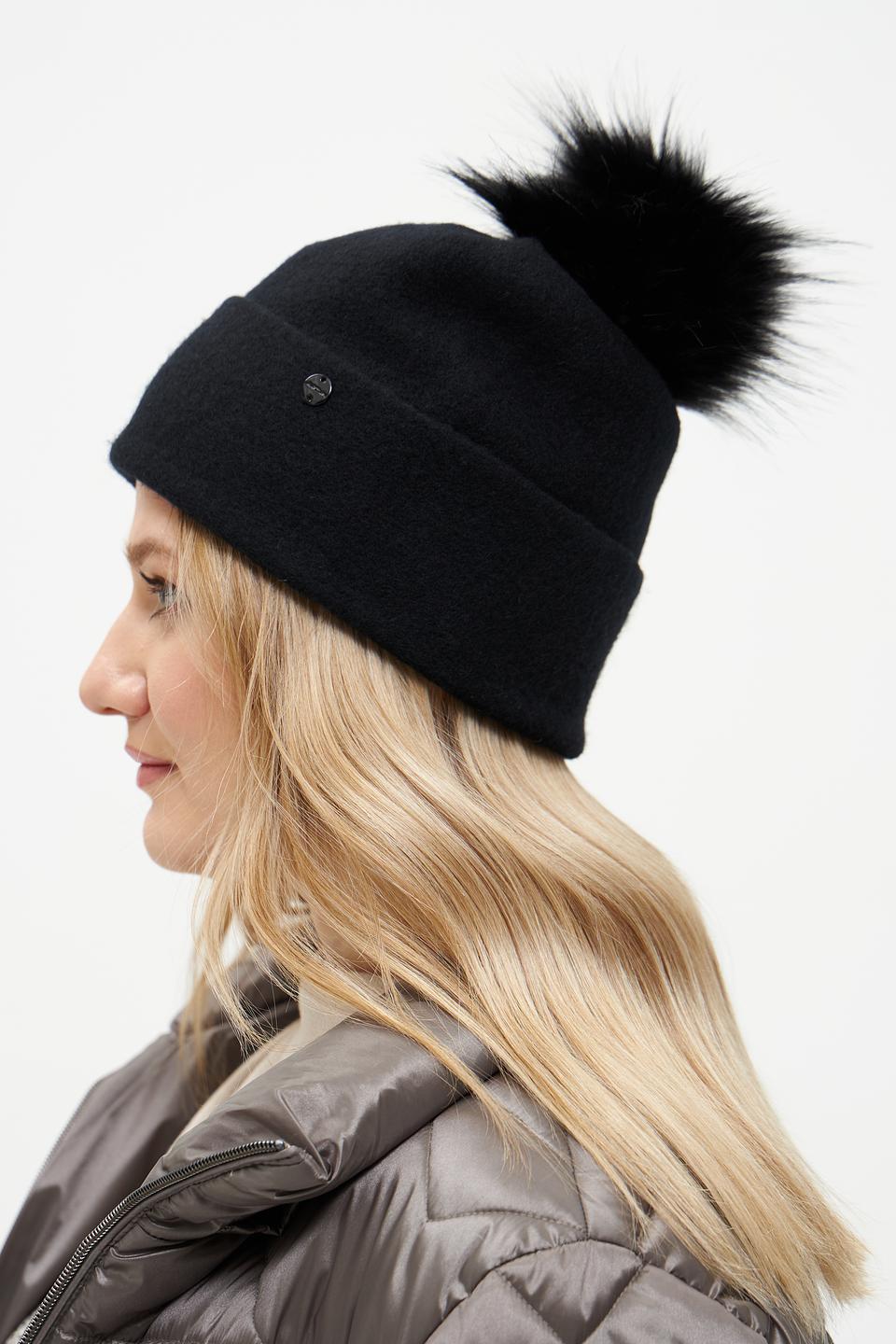 Шапка Marc Cain с помпоном чёрная