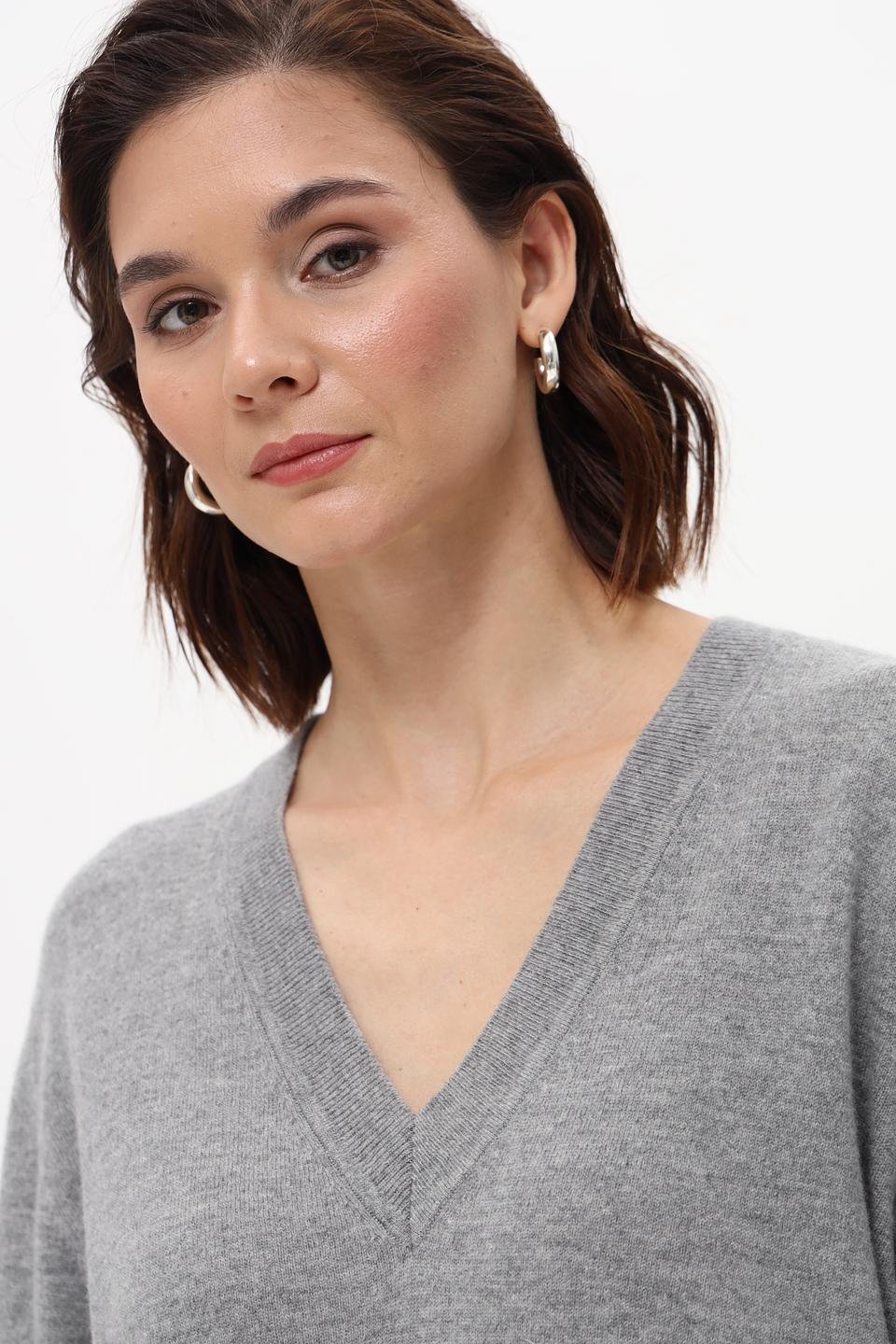 Блуза Margittes серая V-образный вырез